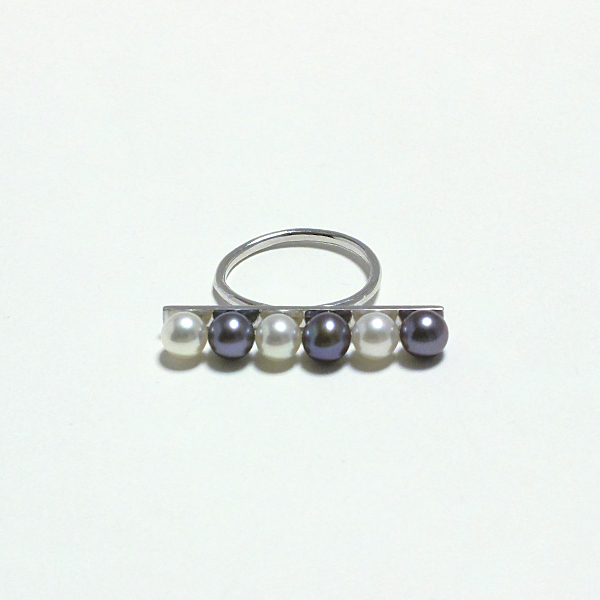 line monotone pearlring(ラインモノトーンパールリング)