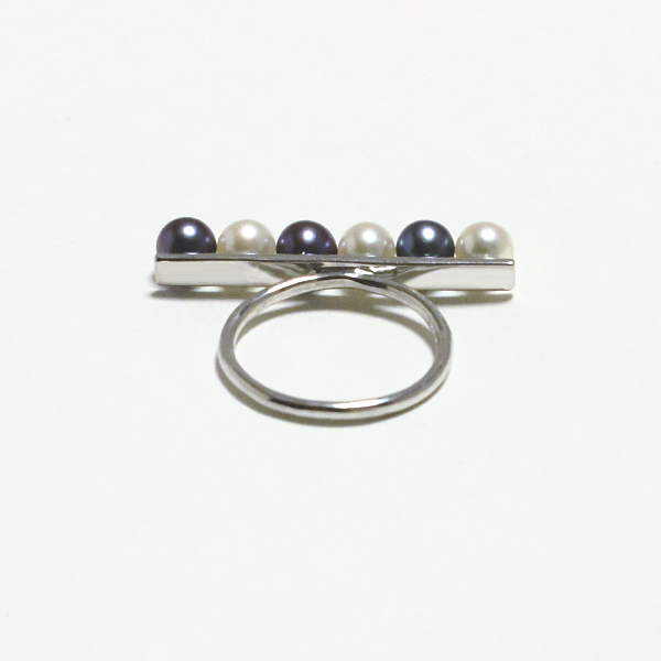 line monotone pearlring(ラインモノトーンパールリング)