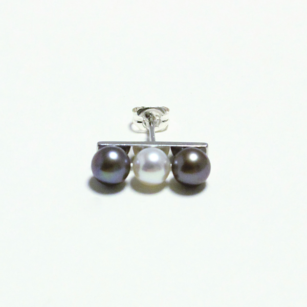 line monotone pearlring(ラインモノトーンパールピアス)