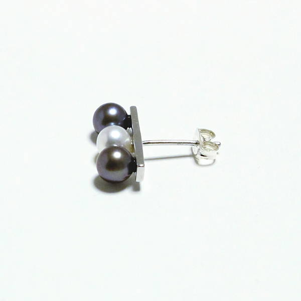 line monotone pearlring(ラインモノトーンパールピアス)