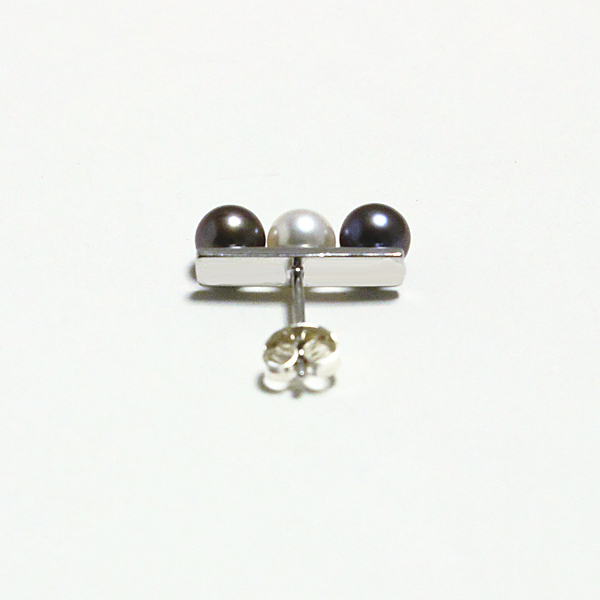 line monotone pearlring(ラインモノトーンパールピアス)