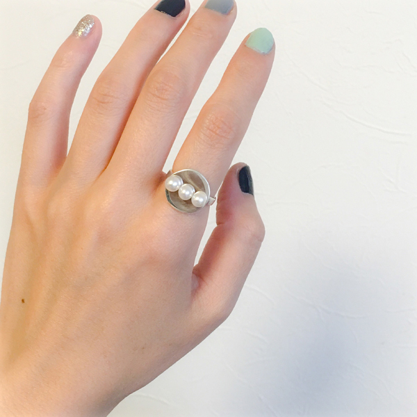 round pearl ring(ラウンドパールリング)の着用例