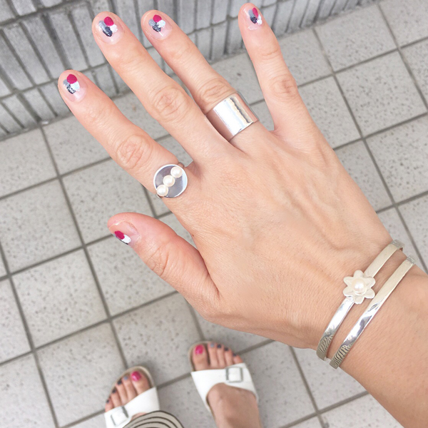 round pearl ring(ラウンドパールリング)の着用例