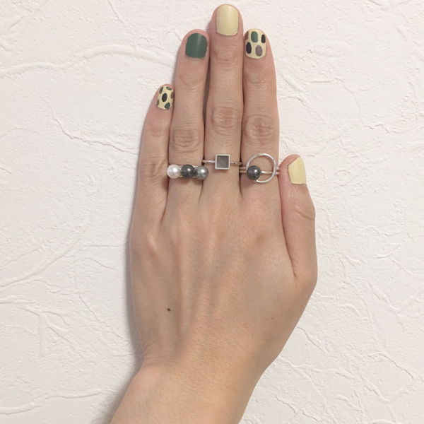 square shell ring(スクエアシェルリング)の着用例