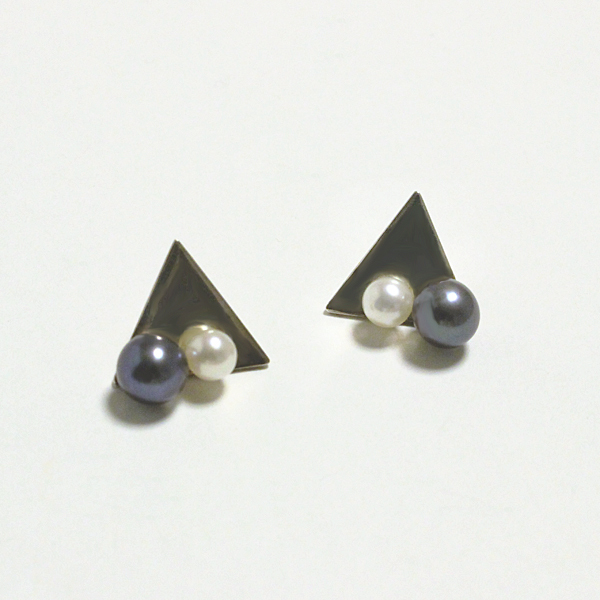 monotone pearl triangle ring(モノトーンパールトライアングルリング)