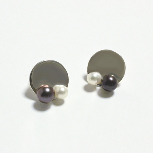 ■round monotone pearl pierce■ ラウンドモノトーンパールピアス 